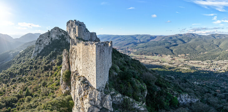 Ch&acirc;teau de Peyrepertuse dans l'Aude en France	