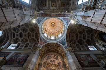 Fototapeta premium Cattedrale di San Pietro interior dome - Mantua, Italy