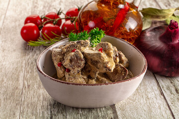 Stewed chicken liver with cream