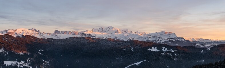 Large Panorama Cha Mont Blanc