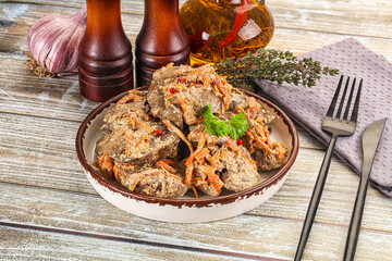 Chicken liver with cream and carrot