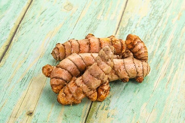 Fresh raw asian tumeric roots