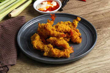 Golden deep prawn tempura wuth sauce