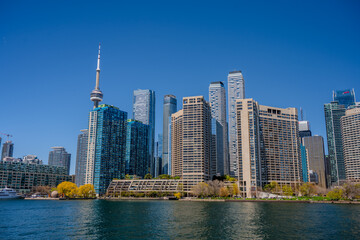 Obraz premium Modern waterfront skyline with CN Tower in downtown Toronto