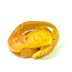 Kartoffelschale zum kompostieren vor wei&szlig;em Hintergrund