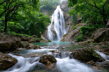 Obraz premium Tranquil Waterfall Cascading into a Pristine Pool