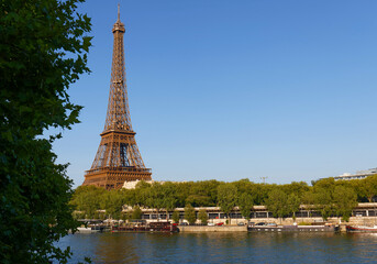Obraz premium Eiffel tower in the morning. It is the most popular travel place and global cultural icon of the France and the world.