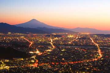静岡市の街並みと富士山