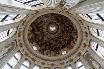 Interior dome fresco, Basilica di Sant'Andrea - Mantua, Italy © demerzel21
