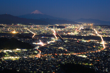 静岡市の街並みと富士山