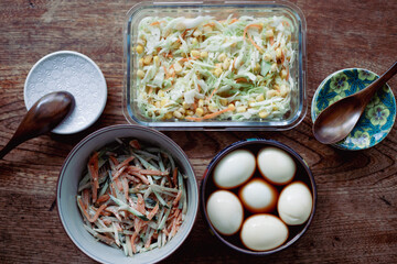 家庭的な作り置きおかず3品　コールスロー・ごぼうサラダ・味玉
