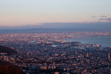 摩耶山から見下ろす神戸市街と大阪方面の夕景