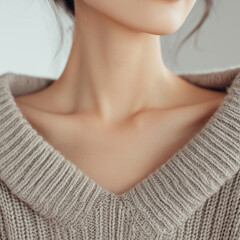 니트 상의와 쇄골의 클로즈업 디테일