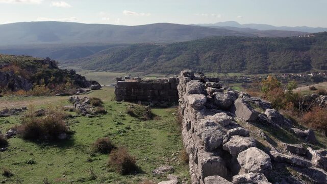 Wide view of Daorson&rsquo;s ancient stone walls set above rolling hills near Stolac, capturing preserved Illyrian ruins surrounded by open landscapes and distant mountain ridges.