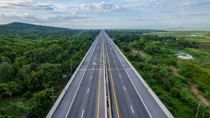 Expressways, motorways, highways, elevated roads, routes passing through mountains and bodies of water or dams offer beautiful scenery.
