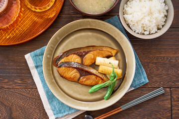 鰤（ブリ）の照り焼きの和定食
