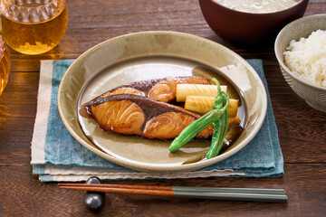 鰤（ブリ）の照り焼きの和定食