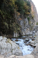 Obraz premium Waterfall rocky landscape. golden autumn.