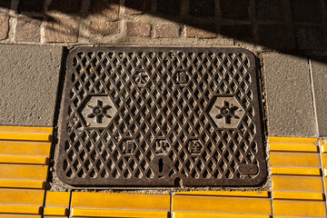 manhole, マンホール
