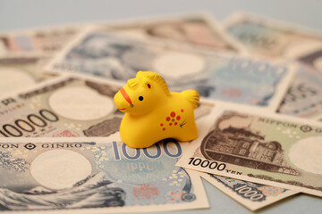 Money matters in the Year of the Horse: economy, household finances, finance, prices, deposits, etc.　午年のお金事情。経済、家計、金融、物価、預金など	
