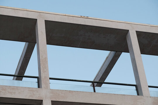 Un dettaglio della Casa del Fascio di Giuseppe Terragni a Como, Lombardia, Italia.