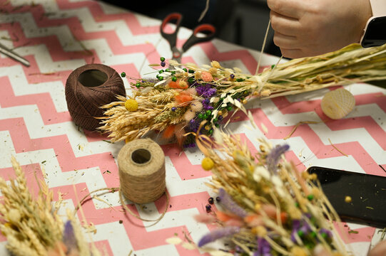 master class  decoration Didukh from straw and dried flowers