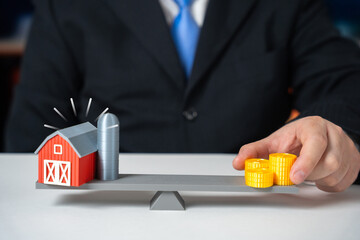 Farm valuation. Auction and bidding. Land market. Agricultural assets attract investors. Price discovery reflects demand, productivity and long-term food security expectations.