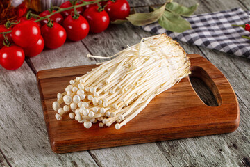 Raw organic fresh enoki mushrooms