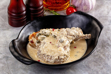 Roasted rabbit legs in cream sauce