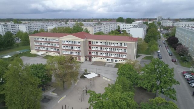 Grundschule in L&uuml;bbenau Flug &uuml;ber die Neustadt - Drohnenaufnahme