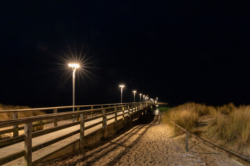 Zingster Seebr&uuml;cke am Abend.