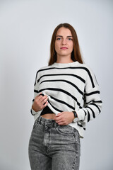 Naklejka premium frau, gestalten, leitbild, schönheit, bauchweh, bauchfrei, bauchschmerzen, haar, bekleidung, person, atelier, eleganz, leute, 1, make-up, körper, brünett, glamour, stil, elegant, abspecken, kleidung, 