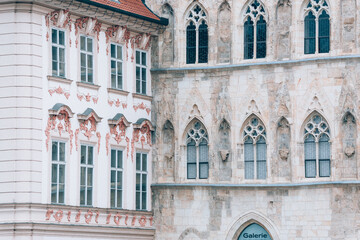 Fototapeta premium A close-up view of two architectural styles showcasing ornate designs and detailed windows, reflecting history and craftsmanship in urban settings.