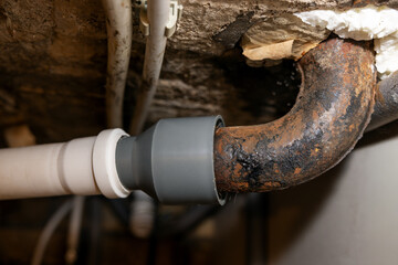 connection of old cast iron sewer pipe to new plastic PVC