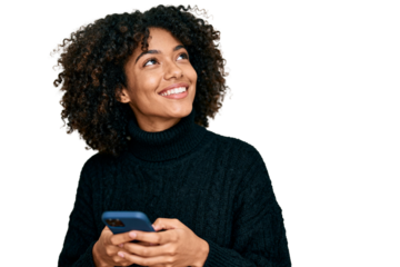 [Transparent Background PNG]Smiling woman with curly hair holding a smartphone looking up