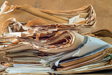 Old used paper, suitable only for waste paper.