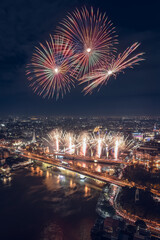 Fototapeta premium Fireworks Over Phra Phuttha Yodfa Bridge (Memorial Bridge) During Vijit Chao Phraya 2025 in Bangkok, Thailand