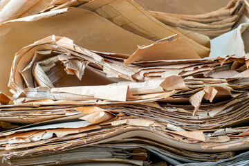 Old used paper, suitable only for waste paper.