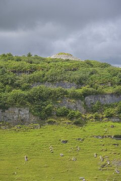 Megalith grave of, Carrowkeel, Templevanny, County Sligo, Ireland