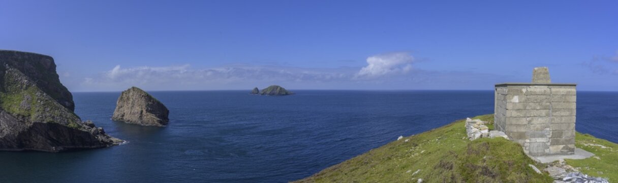 Observation post from World War II, Portacloy loop cliff walk, Muingnabo, County Mayo, Ireland