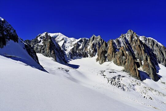 View of the mountains from the T&eacute;l&eacute;cabine Panorama Railway, La Tour Ronde, Mont Blanc, Mont Maudit, Le Mont Blanc du Tacul, in the foreground the glacier du G&eacute;ant, Chamonix-Mont-Blanc, Haute-Savoie, France