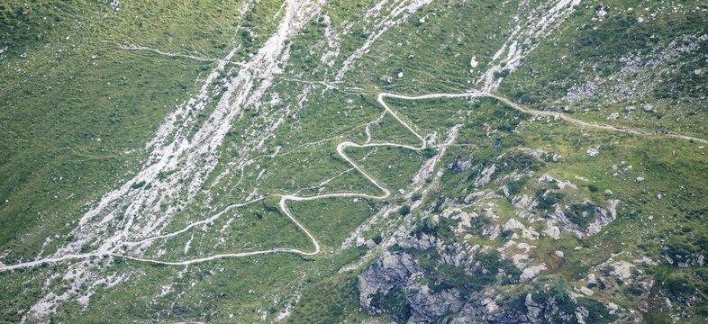 Hiking trail in serpentines, Carnic Main Ridge, Carnic High Trail, Carnic Alps, Carinthia, Austria