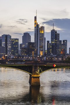 Skyline and banking district at sunset, twilight, Tower 185, Commerzbank, HelaBa, Hessische Landesbank, Deutsche Bank, Ignatz-Bubis-Br&uuml;cke, Frankfurt am Main, Hesse, Germany