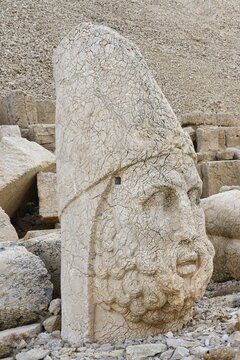 Herakles statue near the Commagene King Antiochus I tomb on the top of Mount Nemrut, Adiyaman province, Turkey