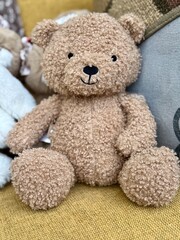 gros plan sur un ours en peluche brun style retro
