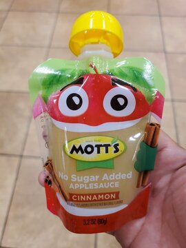 Pennsylvania, U.S - Dec 11, 2025 - Mott's No Sugar Added Cinnamon Applesauce pouch, naturally flavored, 3.2 oz, perfect for on-the-go snacking and lunch for childrens