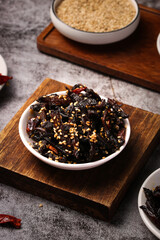 Air-Fried Seaweed Snack with Sesame Seeds and Spicy Chili