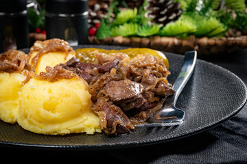 Chicken liver stewed with onion.