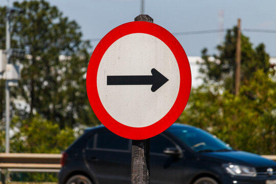 Campinas, Brazil &ndash; November 20, 2025: Traffic sign with right arrow photographed inside Viracopos International Airport.