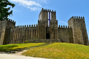 Le ch&acirc;teau du roi Alphonse 1er du Portugal &agrave; Guimar&atilde;es 